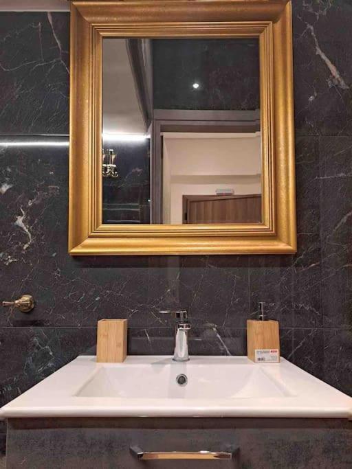 Royal Blue Grand Suite No 4 Piraeus Port Exterior photo